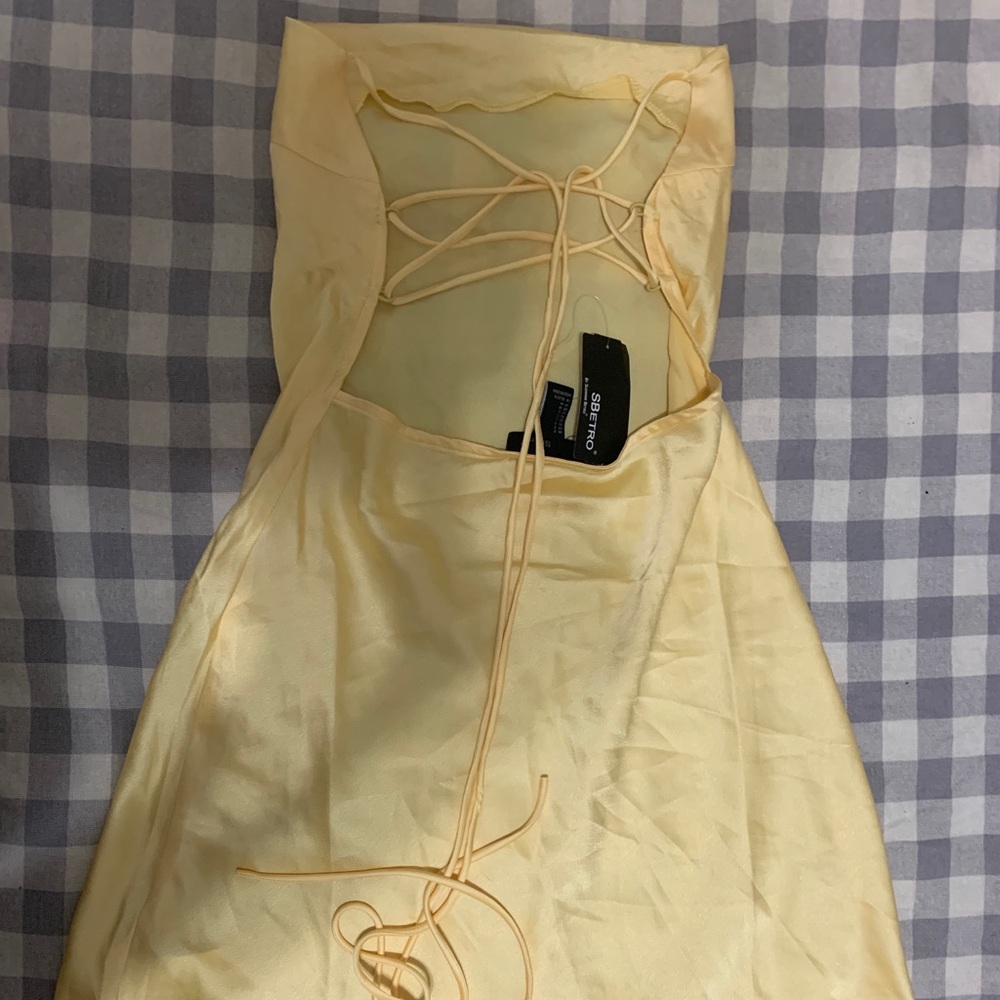 Yellow dress